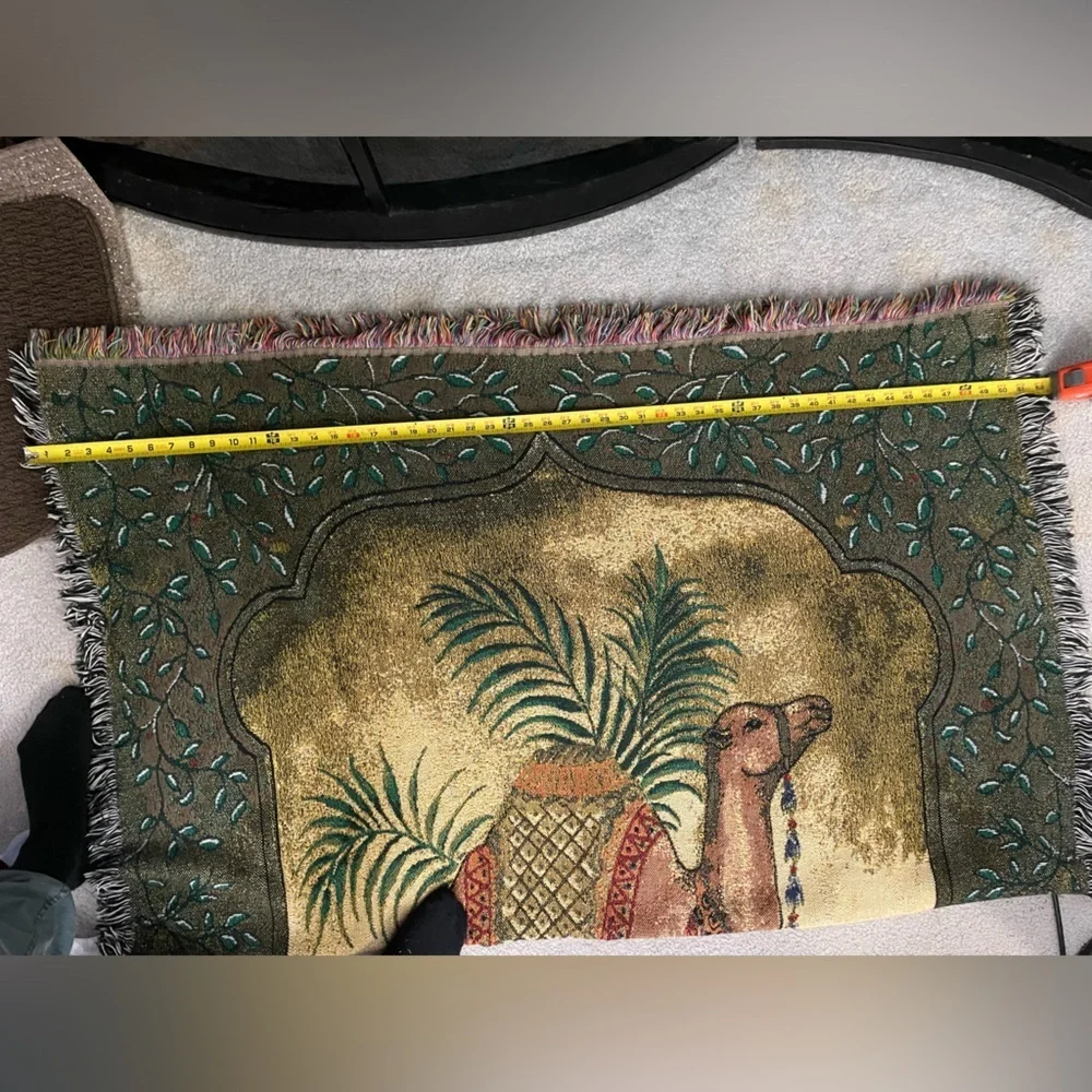 Decorative throw blanket